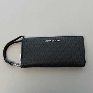 EUC Michael Kors Jet Set Continental Wallet
